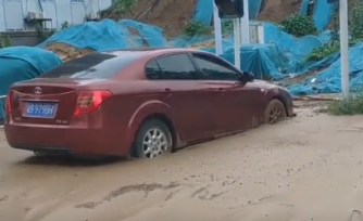 汽車絞盤可救助河南暴雨后深陷泥潭的車輛